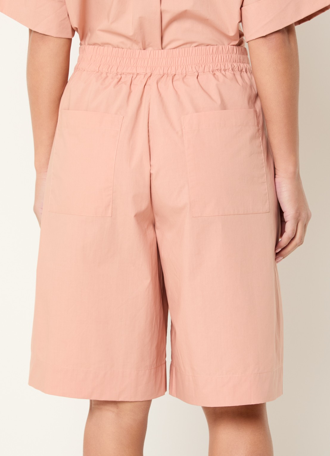 Sofie Schnoor Blairsw high waist wide fit culotte met steekzakken - achterkant 4 zalmroze