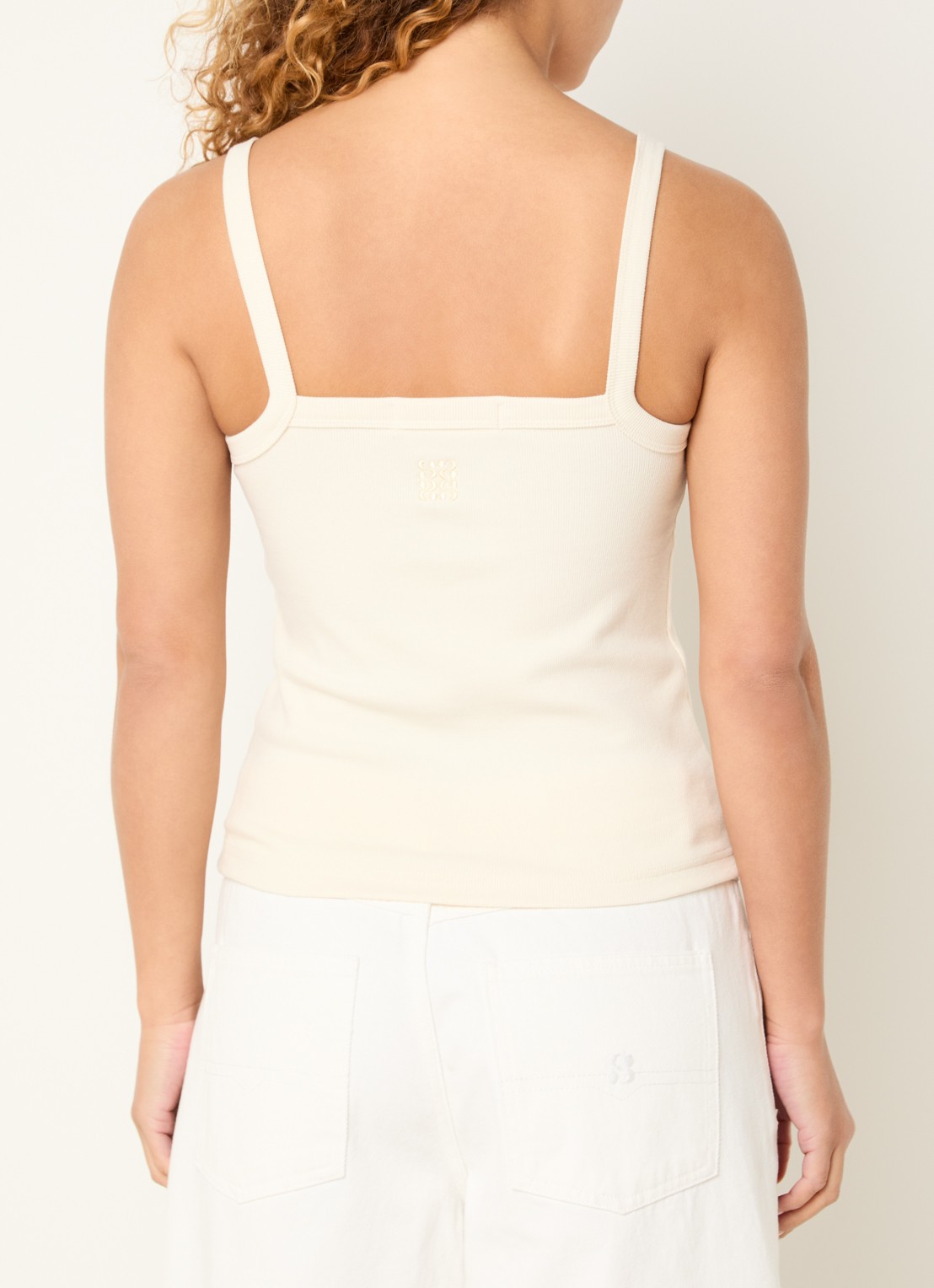 Sofie Schnoor Breesw ribgebreide tanktop met logoborduring - achterkant ivoor