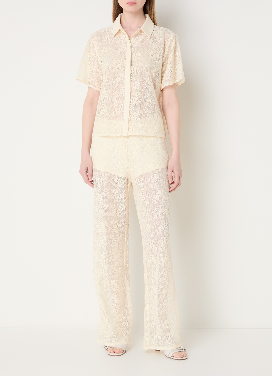 Sofie Schnoor Camela semi transparante blouse van crochet - voorkant 2 gebroken wit