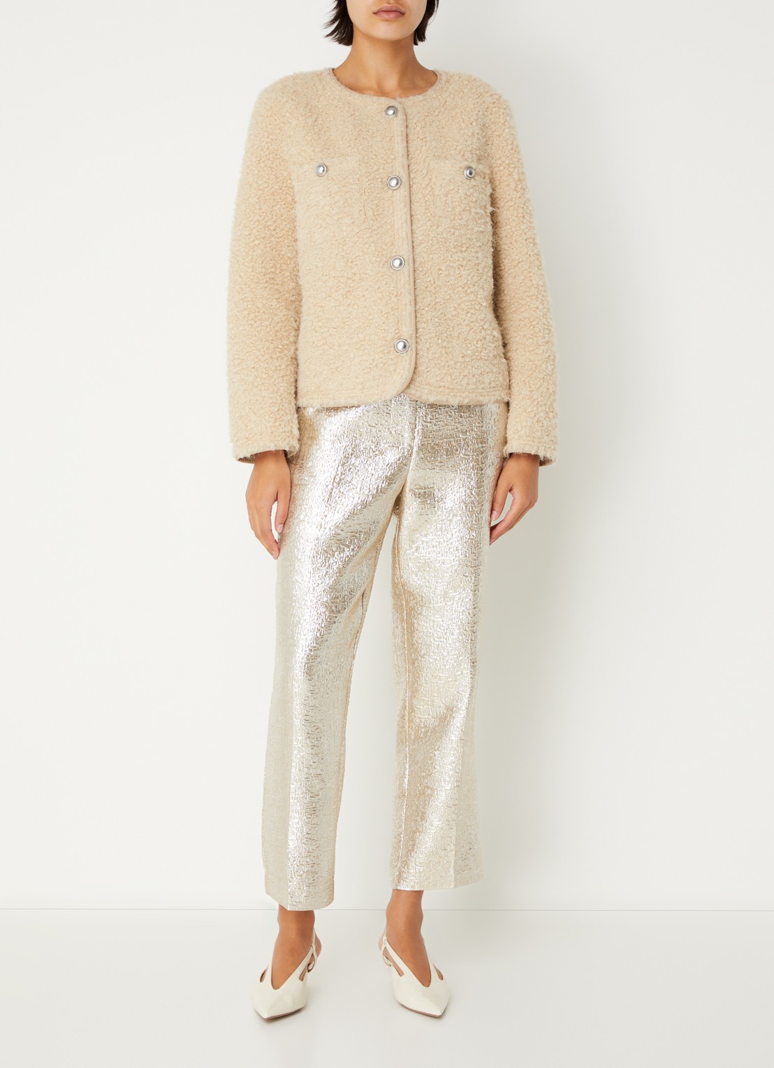 Sofie Schnoor Cordeilia high waist straight fit cropped pantalon met metallic finish - voorkant 2 goud