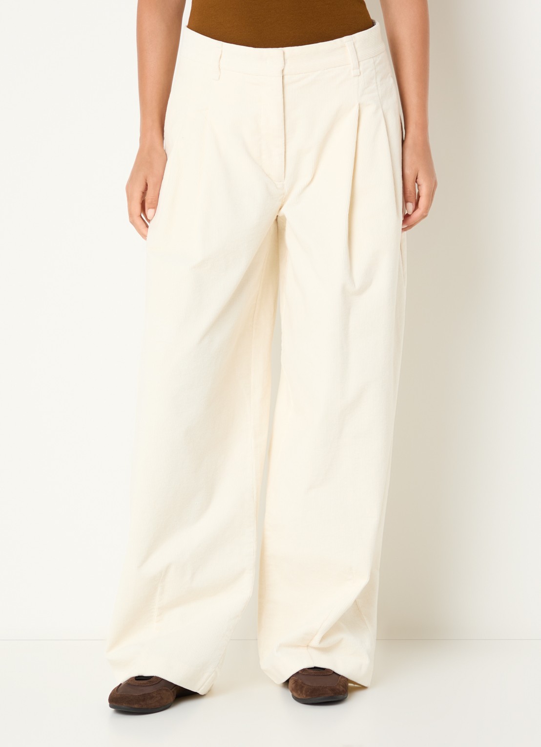 Sofie Schnoor Corlie high waist loose fit broek van corduroy - detail gebroken wit