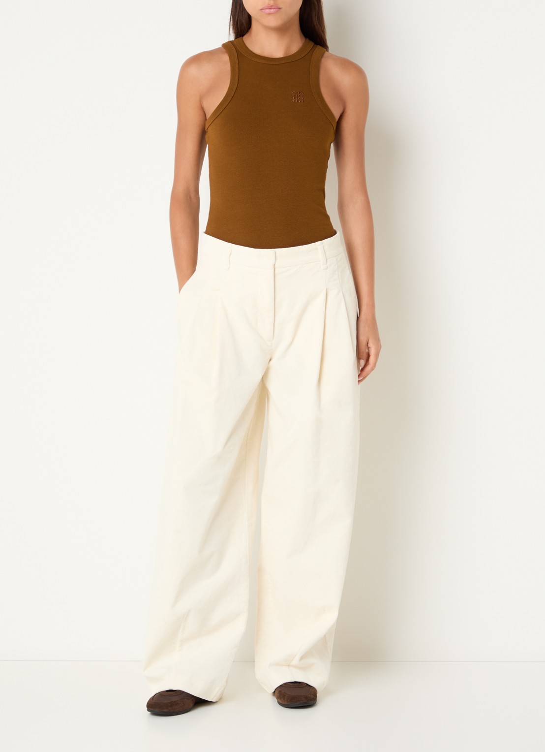 Sofie Schnoor Corlie high waist loose fit broek van corduroy - voorkant 4 gebroken wit