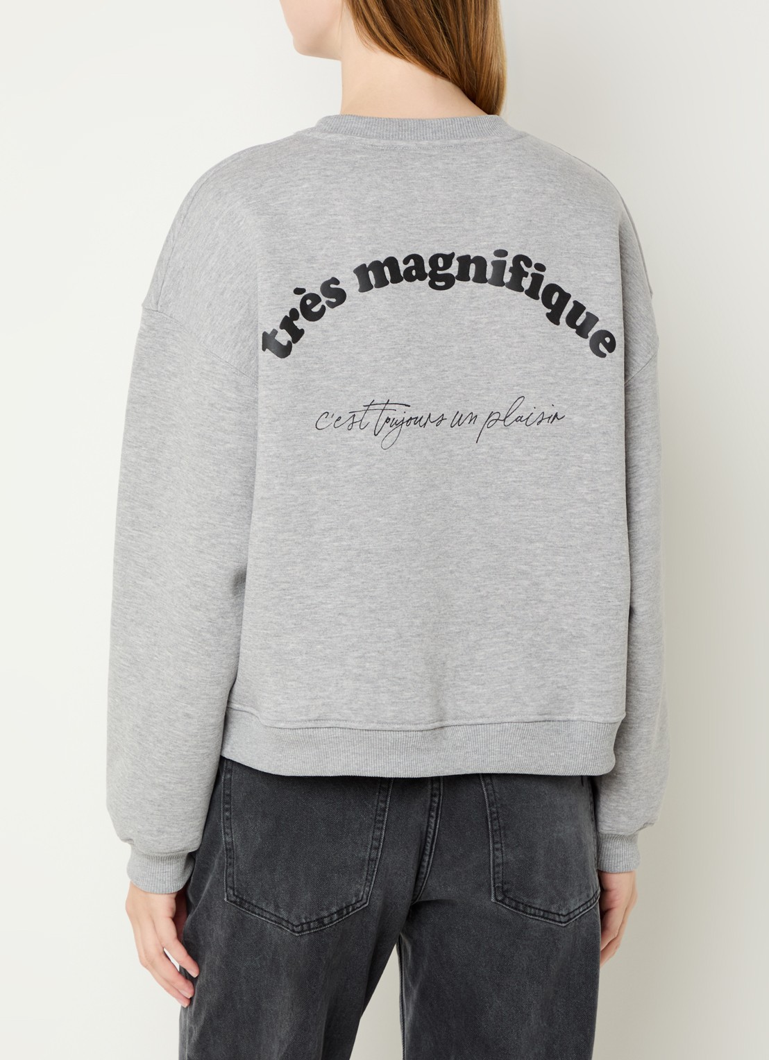Sofie Schnoor Elis sweater met front- en backprint - detail 2 grijs