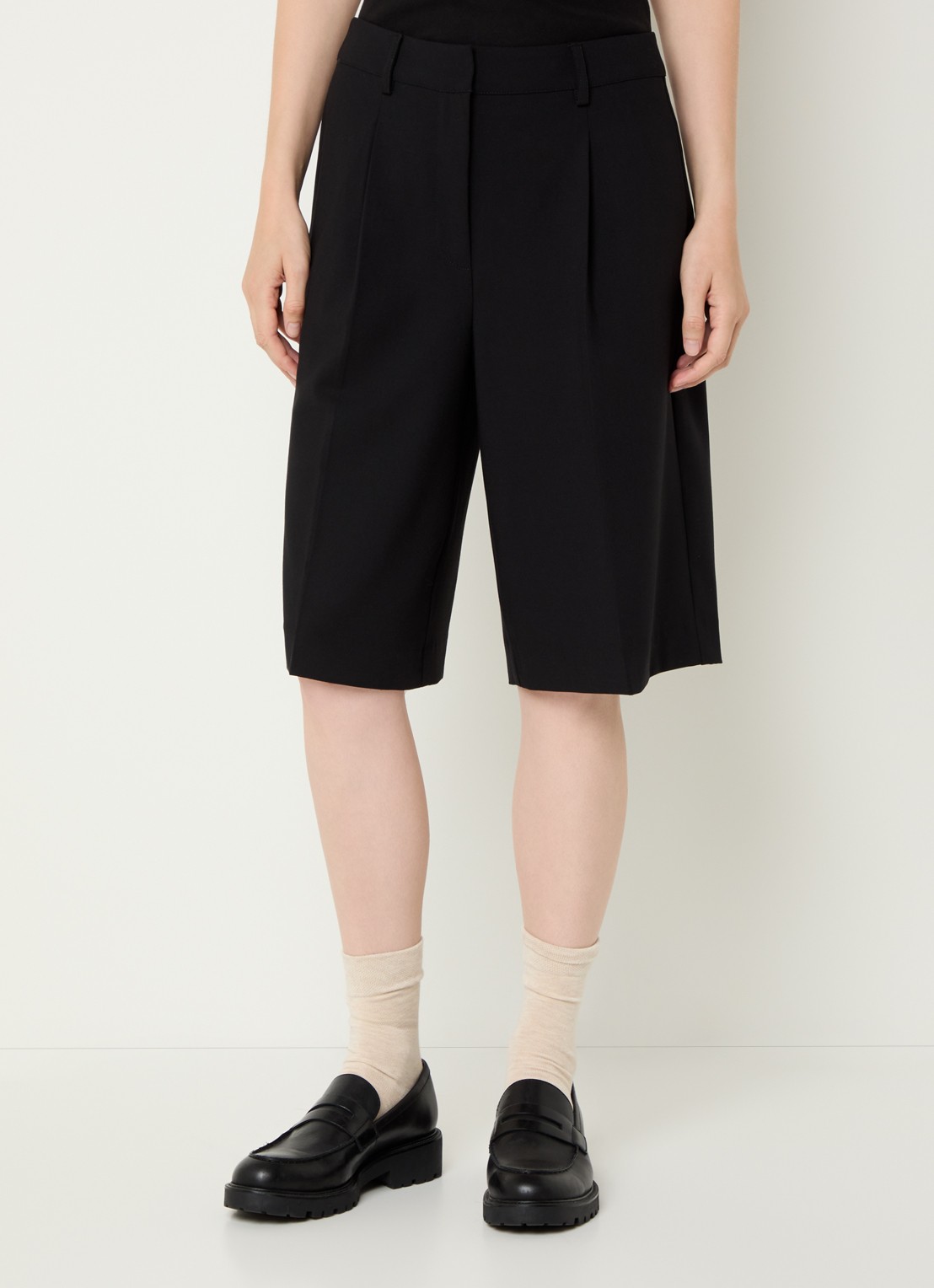 Sofie Schnoor Elsa high waist wide fit korte broek met steekzakken - detail 4 zwart