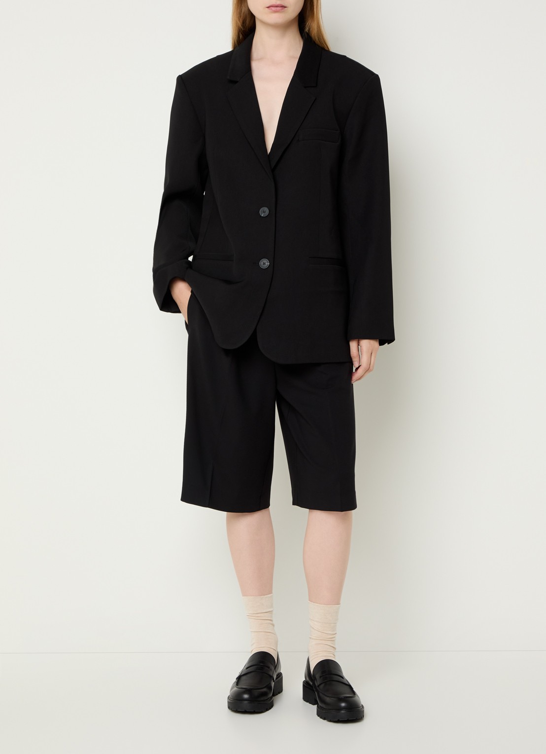 Sofie Schnoor Elsa high waist wide fit korte broek met steekzakken - voorkant 2 zwart