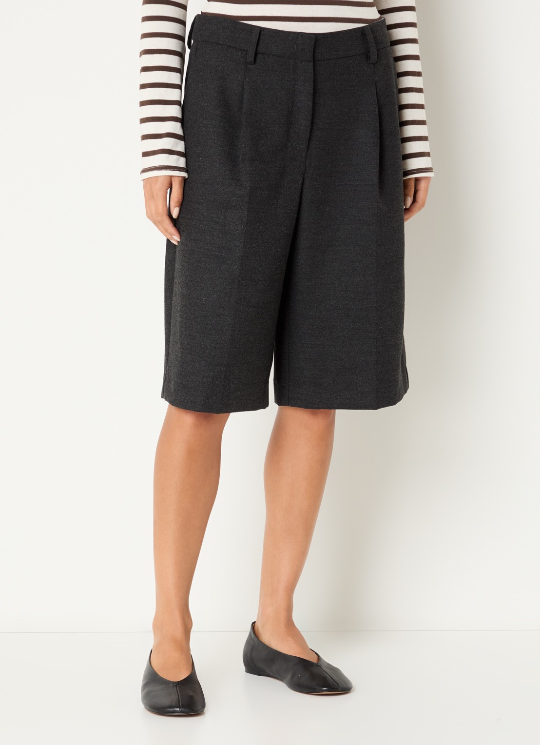 Sofie Schnoor Elsy high waist loose fit korte broek met plooidetail - detail 4 donkergrijs