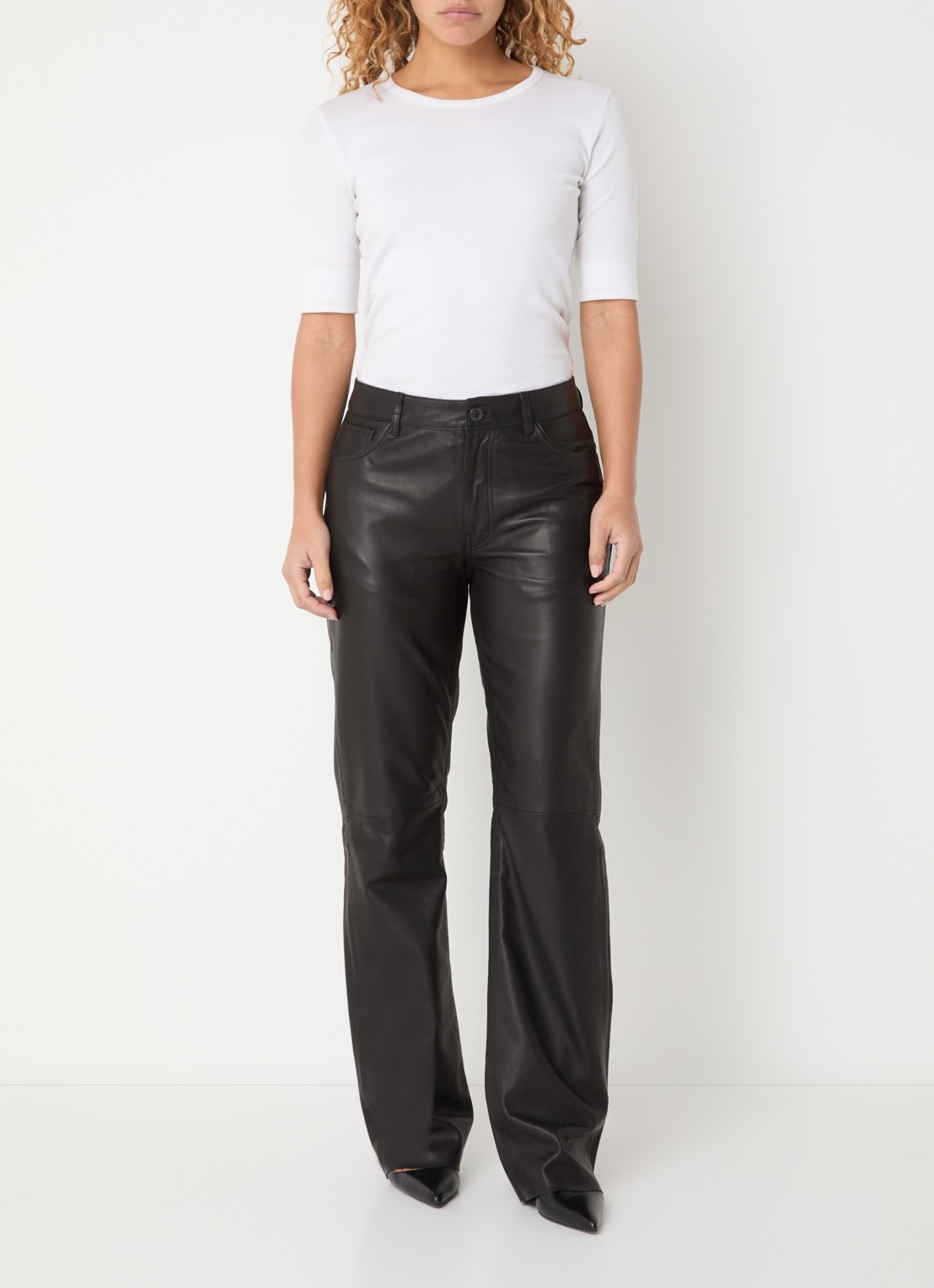 Sofie Schnoor Gatti high waist flared fit broek van imitatieleer - voorkant 3 zwart