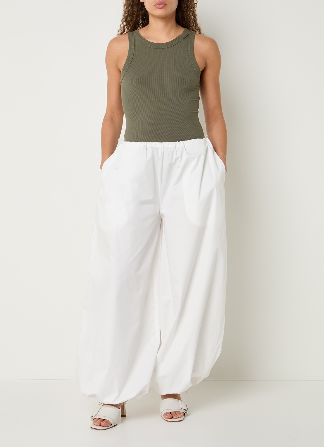 Sofie Schnoor Imirasw low waist balloon fit broek met steekzakken - voorkant 4 wit