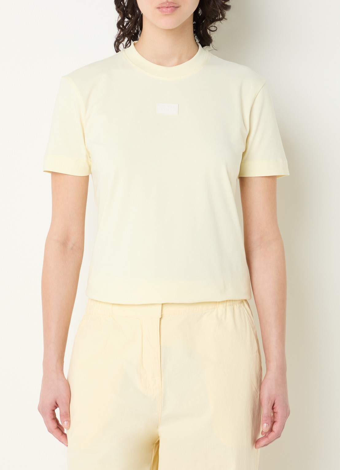 Sofie Schnoor Indy T-shirt met logo - detail 4 lichtgeel