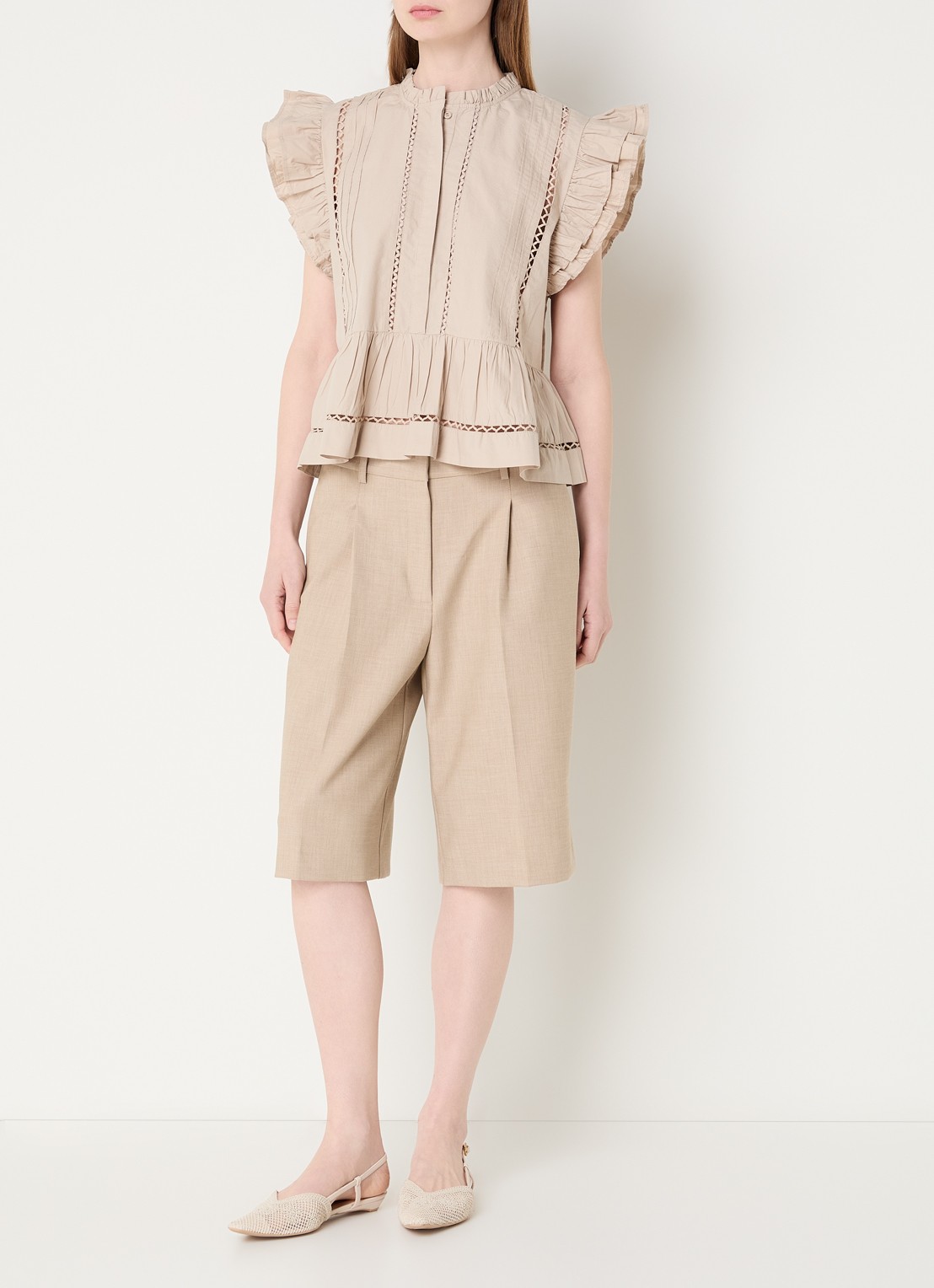 Sofie Schnoor Juliensw top met opengewerkt dessin en volant - voorkant 2 donkerbeige