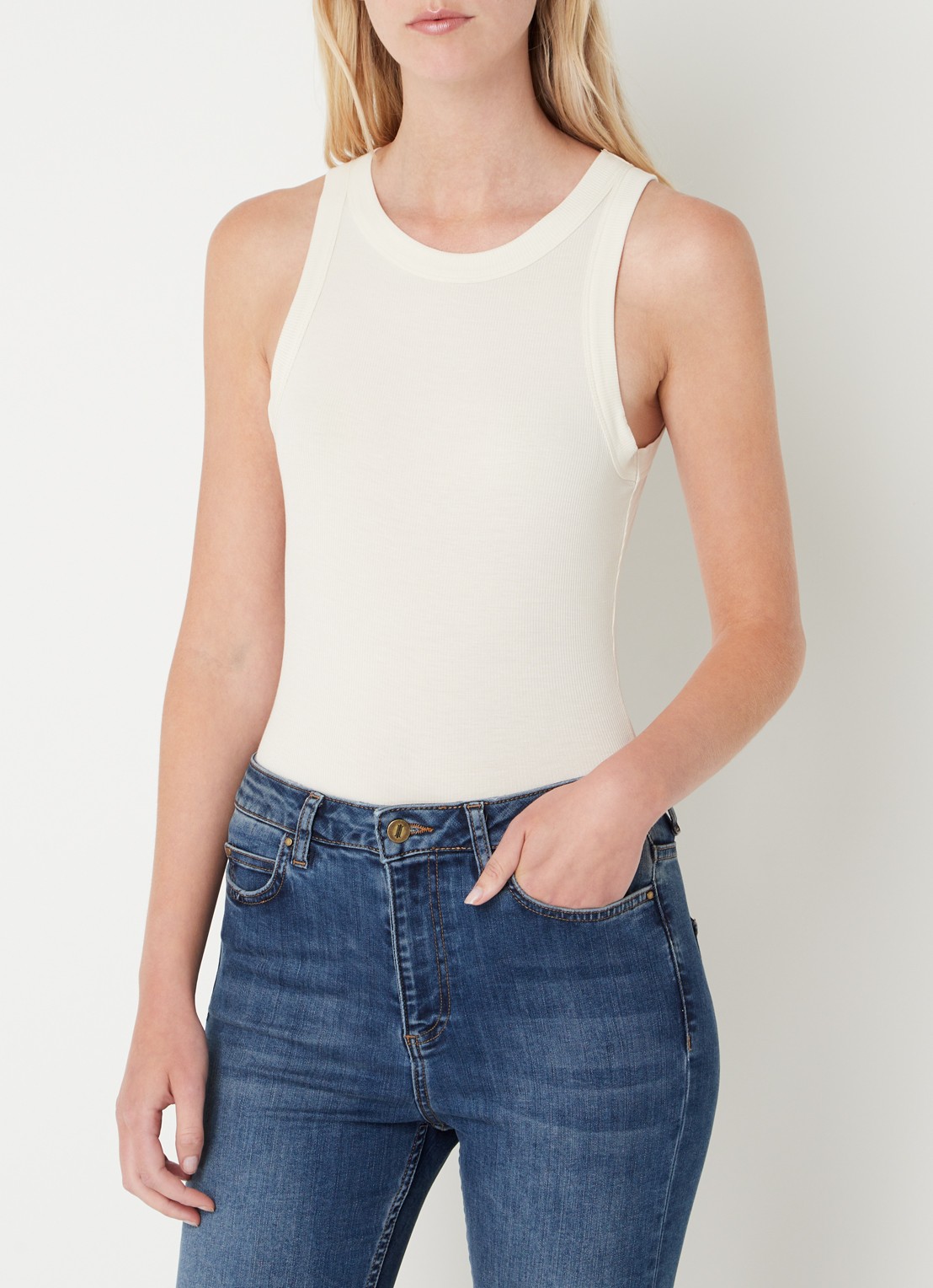 Sofie Schnoor Julliesw tanktop met ribstructuur - detail 4 creme