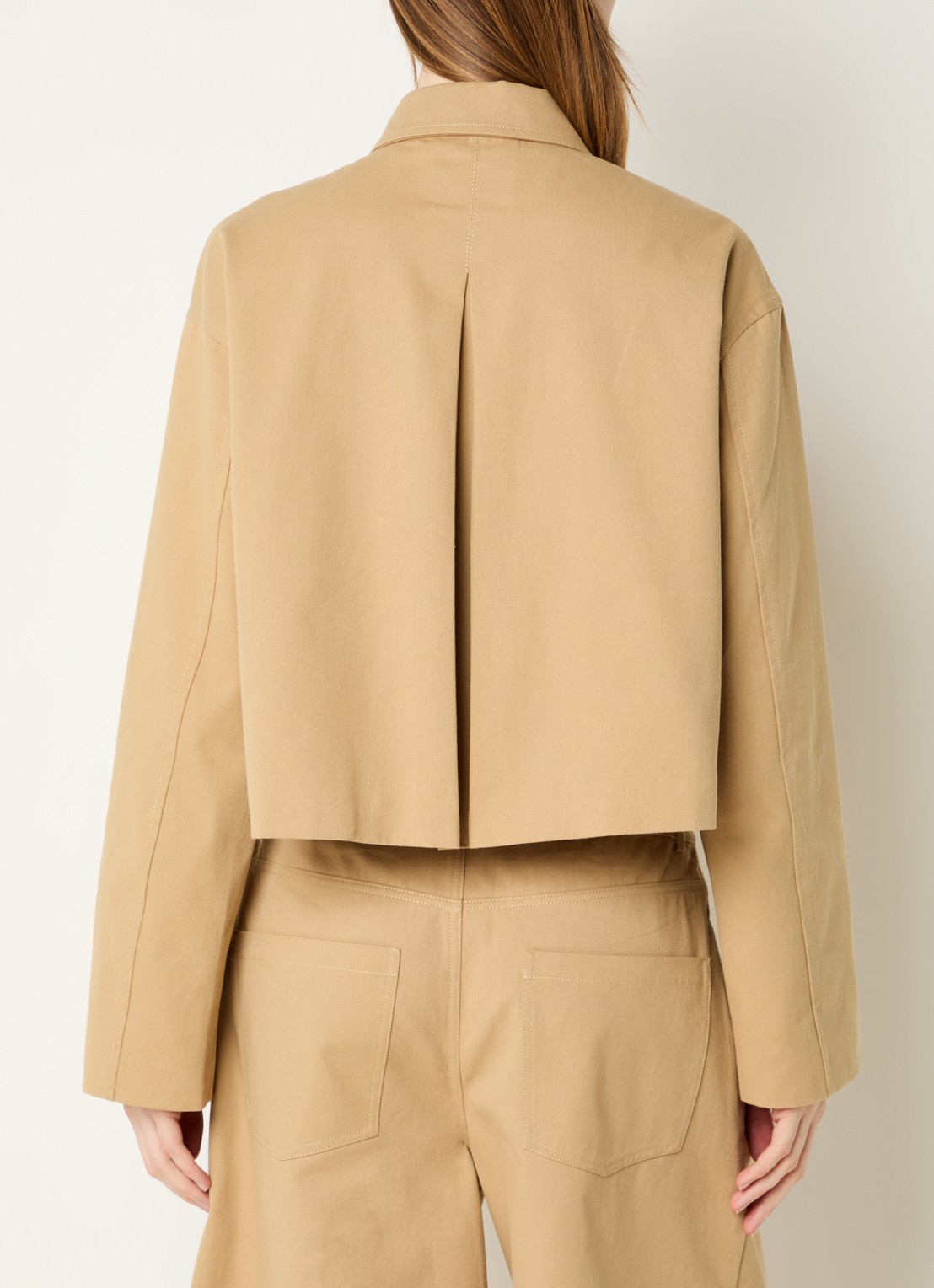 Sofie Schnoor Larksw cropped jack met klepzakken - achterkant 4 camel