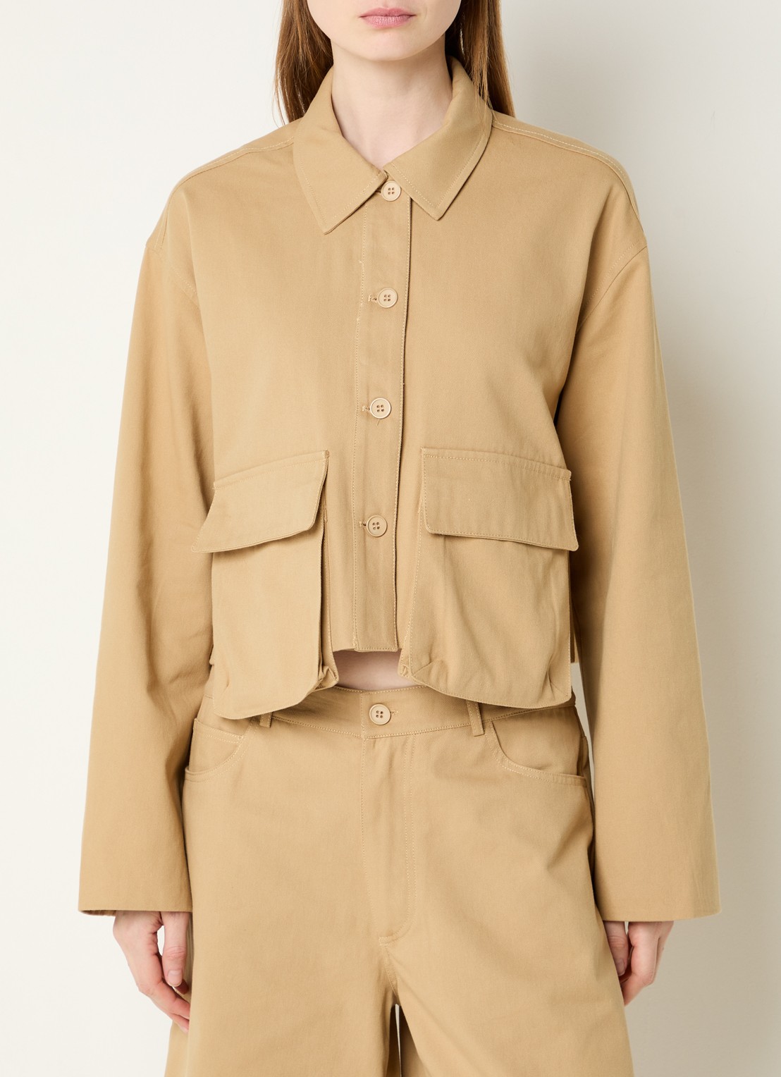 Sofie Schnoor Larksw cropped jack met klepzakken - detail 3 camel