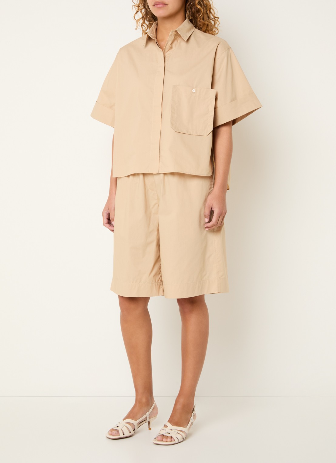 Sofie Schnoor Leanasw blouse met borstzak - voorkant 2 camel