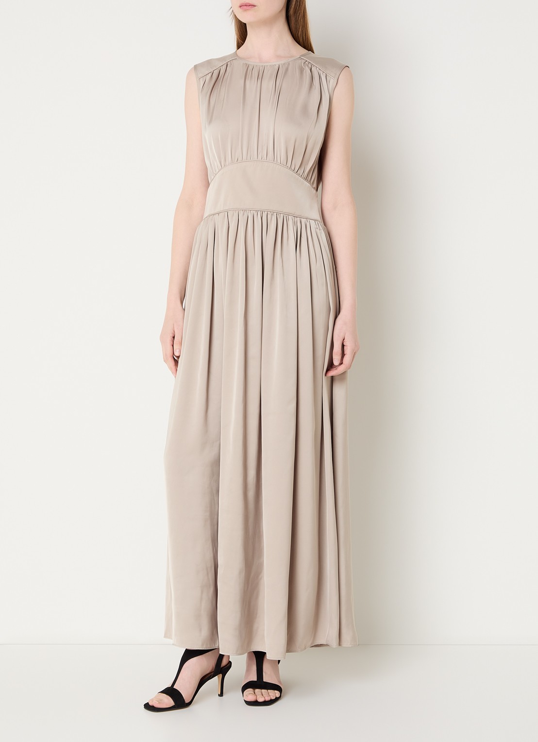 Sofie Schnoor Lins maxi jurk van satijn - detail zand