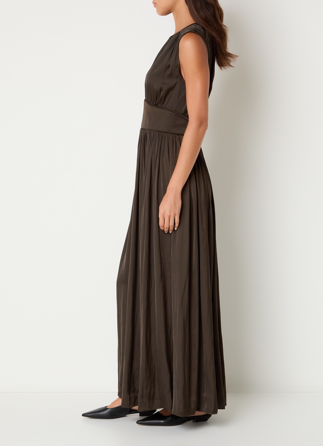 Sofie Schnoor Linsw maxi jurk met plooidetail - voorkant 4 donkerbruin