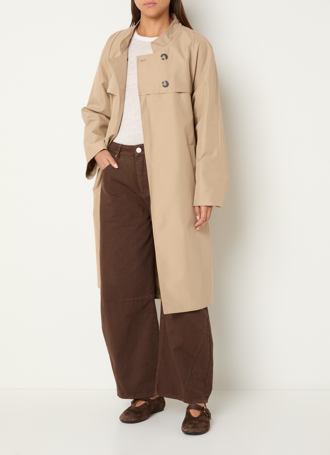 Sofie Schnoor Lizzy a-lijn trenchcoat met steekzakken met ceintuur - voorkant 4 camel