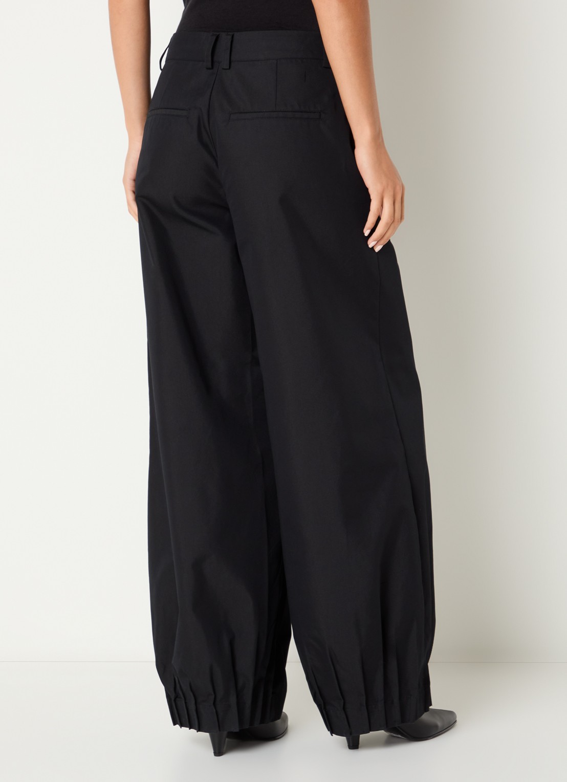 Sofie Schnoor Louanasw high waist balloon fit pantalon met plooidetail - achterkant 2 zwart