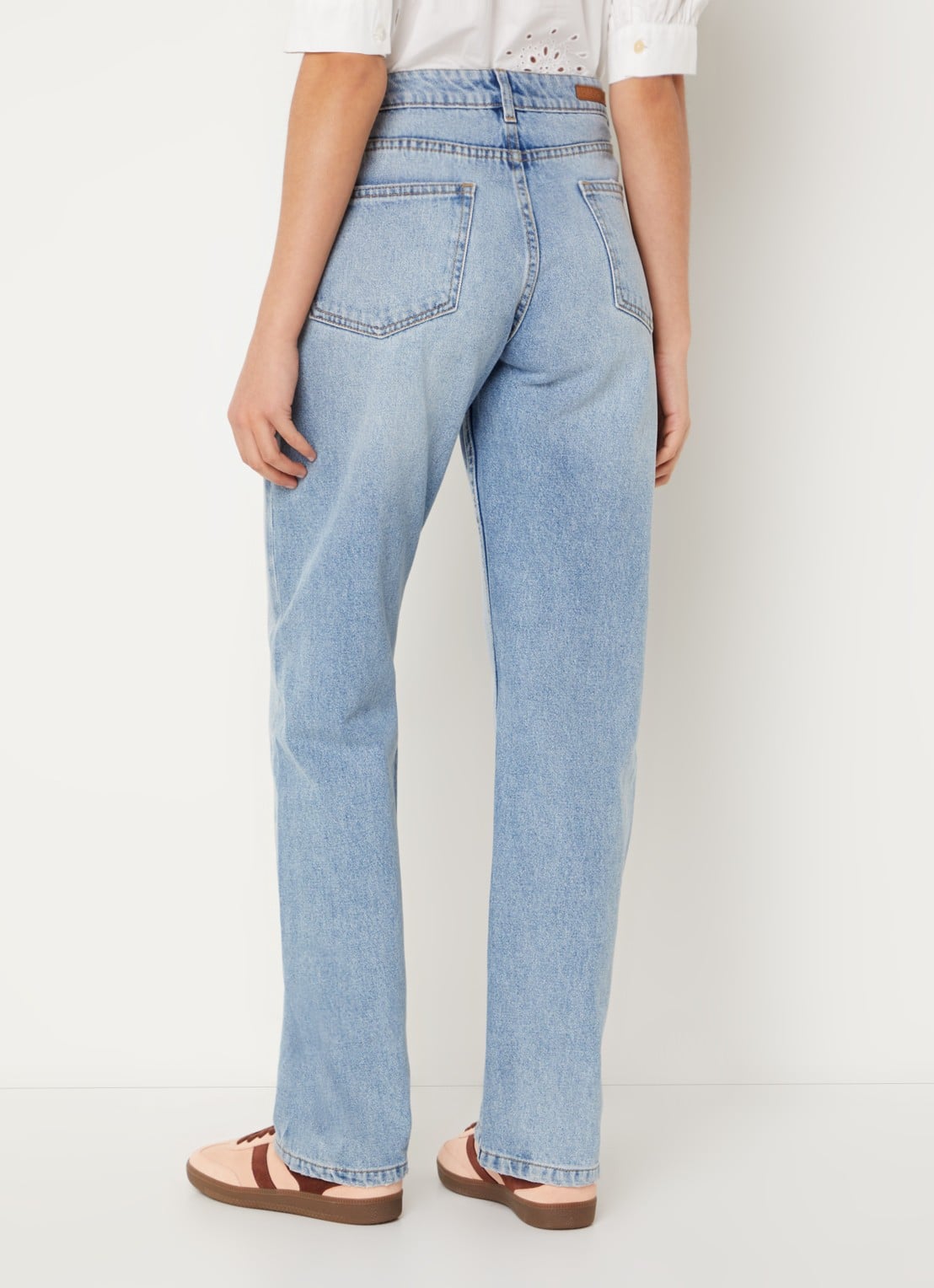 Sofie Schnoor Melika mid waist straight leg jeans met steekzakken - achterkant 5 indigo
