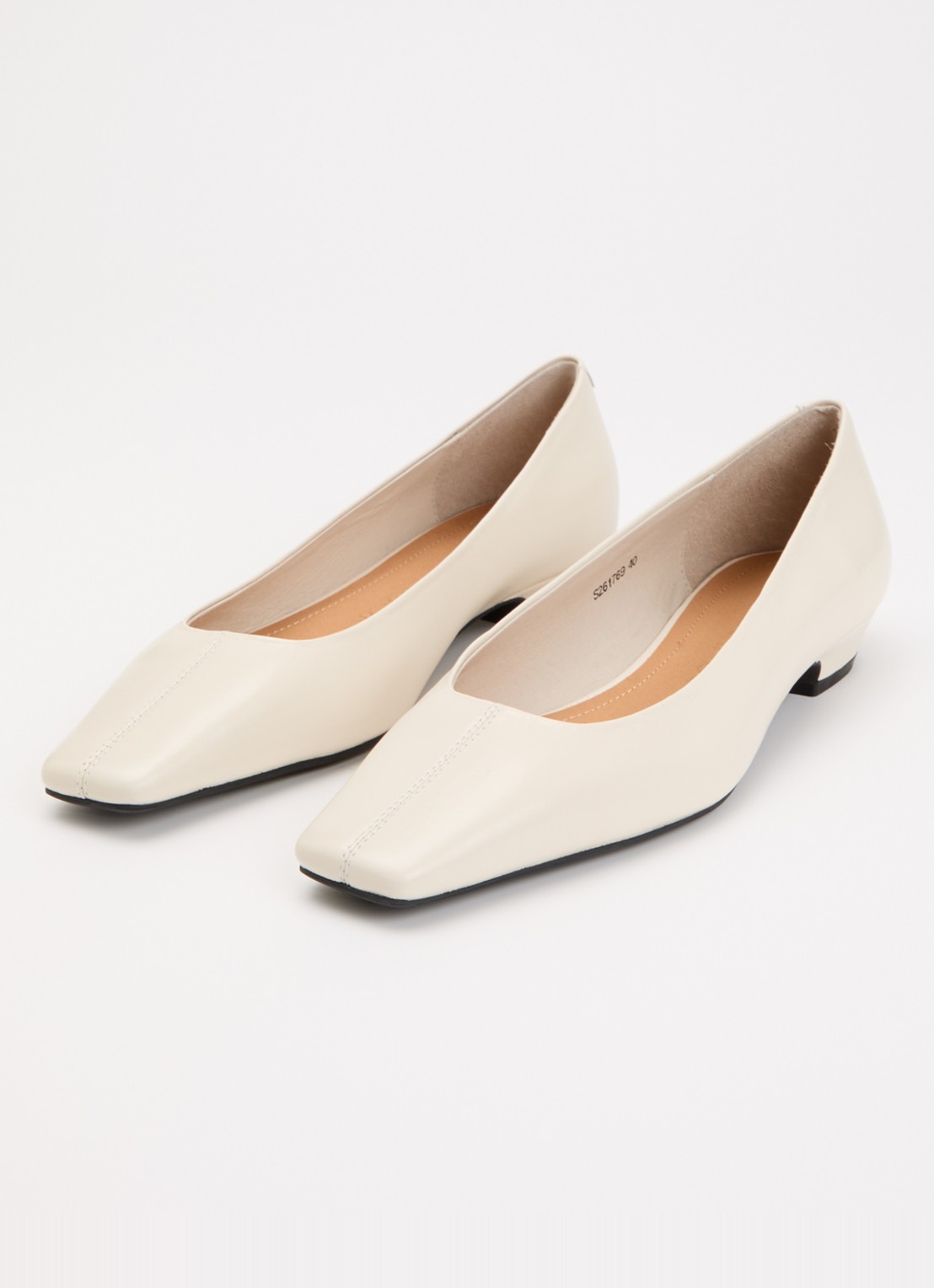 Sofie Schnoor Mille pump van leer - detail gebroken wit