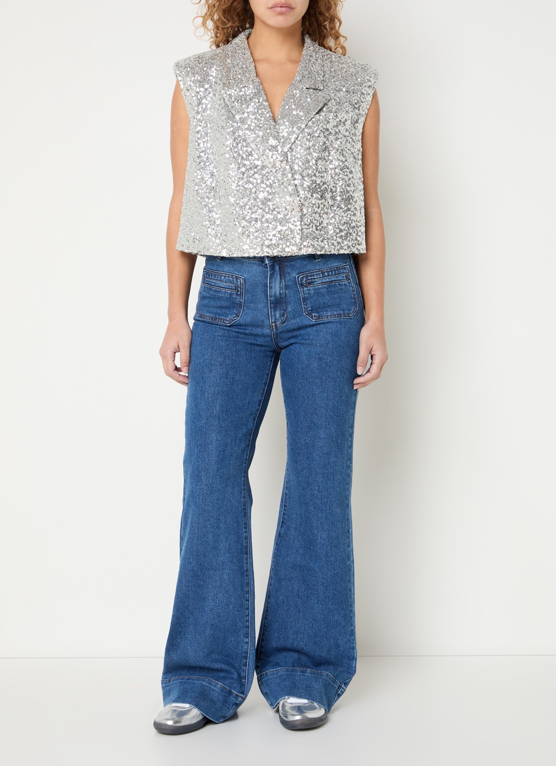Sofie Schnoor Noelle high waist flared jeans met medium wassing - voorkant 3 indigo