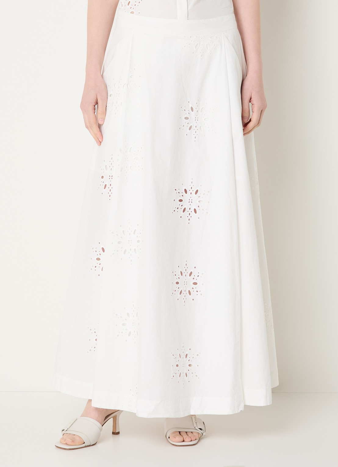 Sofie Schnoor Noorsw midi A-lijn rok met broderie - detail 4 gebroken wit