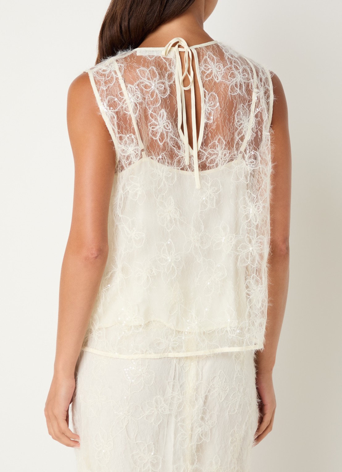 Sofie Schnoor Odessasw semi-transparante top van mesh met pailletten en borduring - achterkant 4 creme
