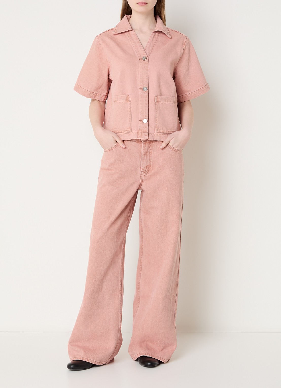 Sofie Schnoor Ozzi high waist wide leg jeans met gekleurde wassing - voorkant 3 roze
