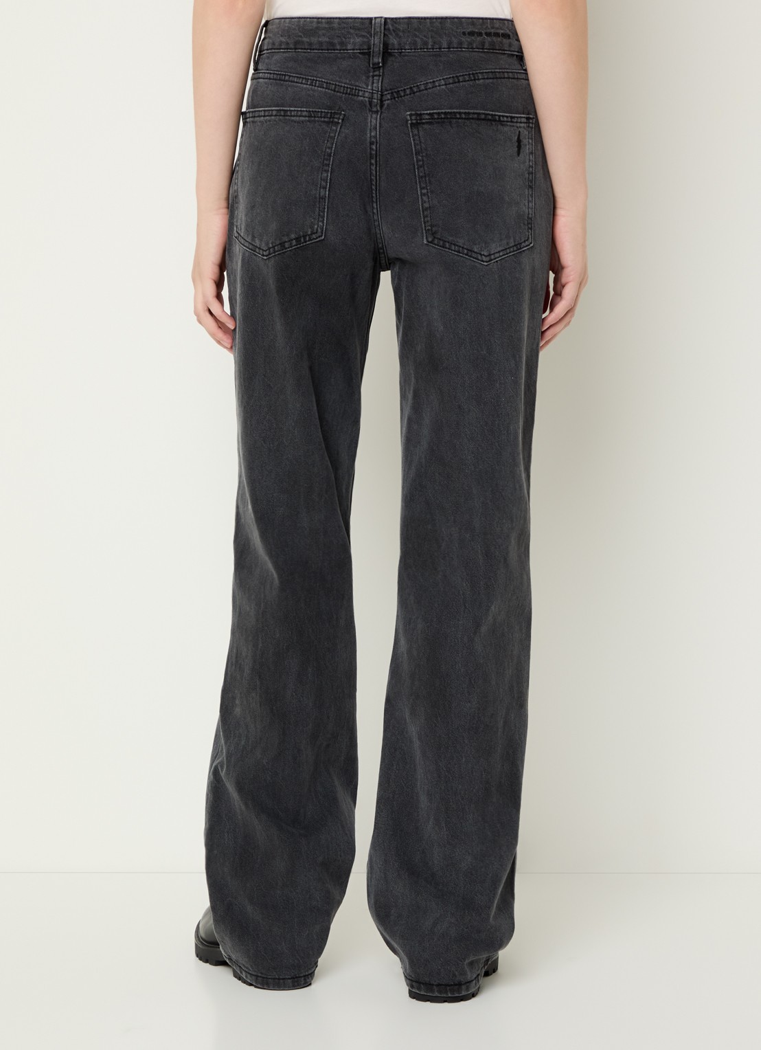 Sofie Schnoor Paris high waist loose fit jeans met steekzakken - achterkant donkergrijs