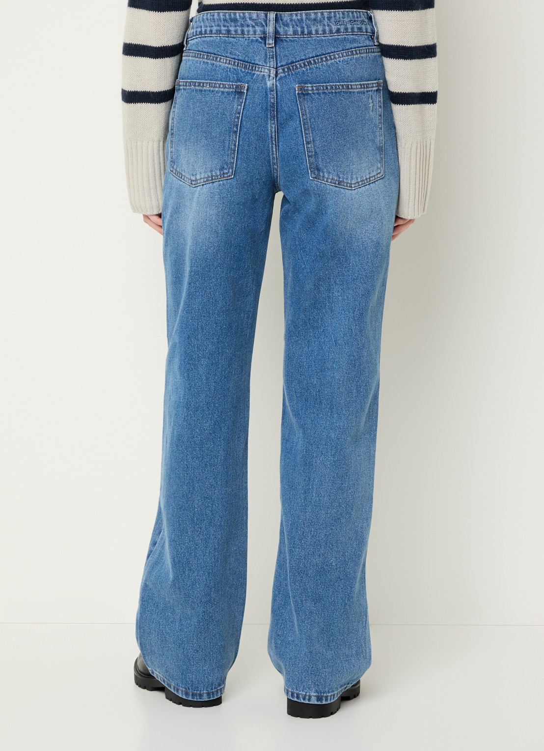 Sofie Schnoor Paris high waist loose fit jeans met steekzakken - achterkant 5 indigo
