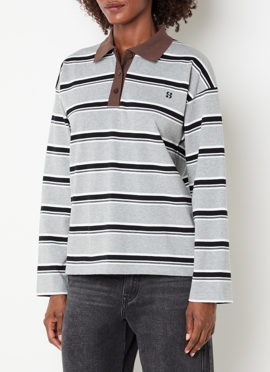 Sofie Schnoor Priasw polo van sweatstof met streepprint - detail grijsmele
