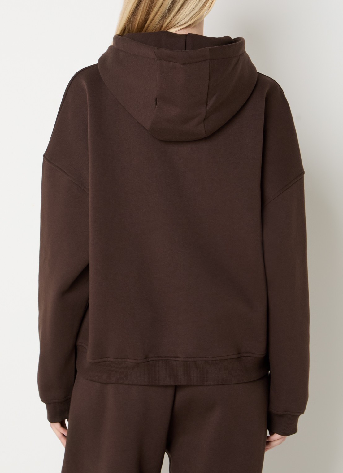 Sofie Schnoor Ranyaspo hoodie met siernaad - achterkant donkerbruin