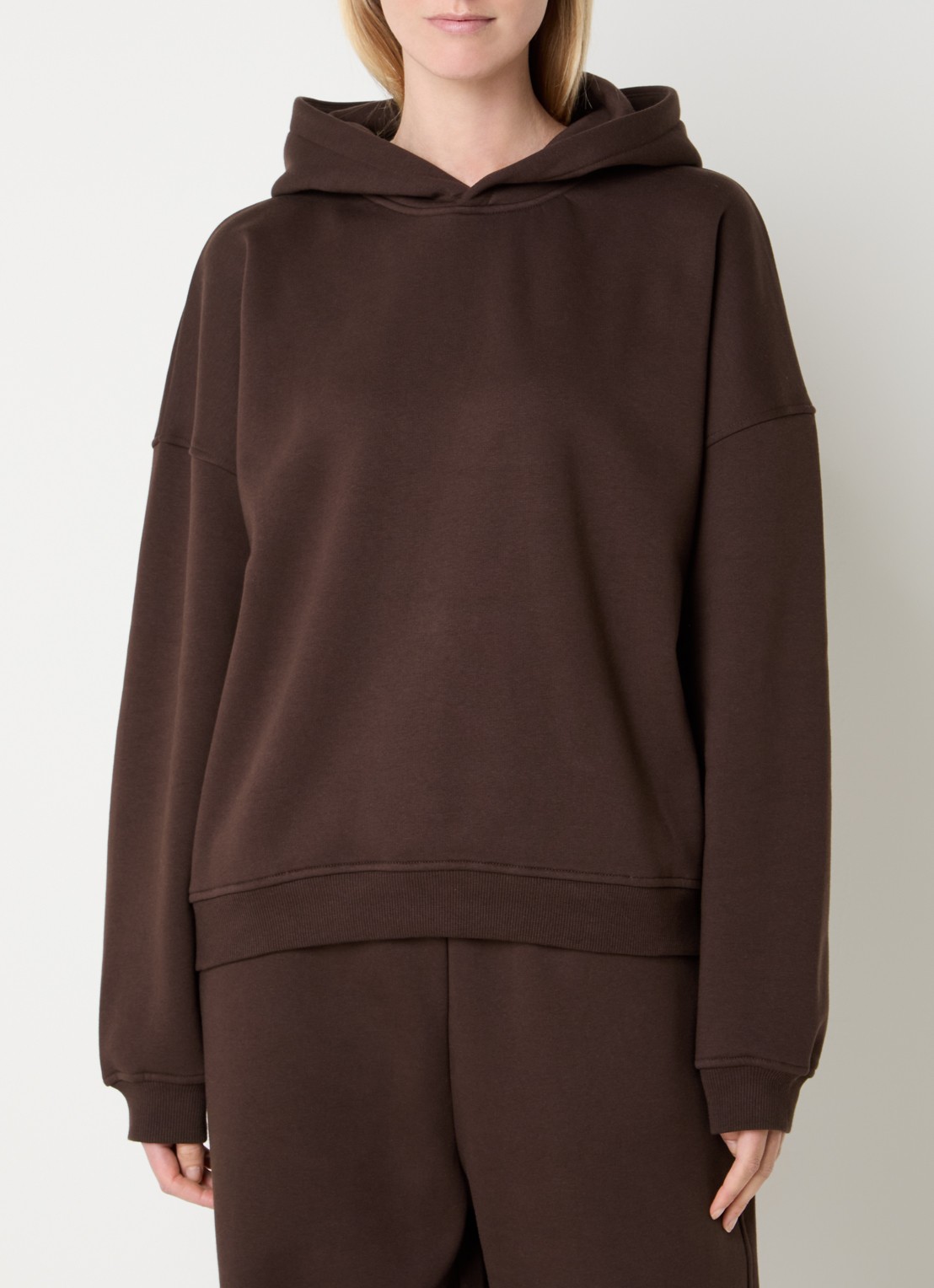 Sofie Schnoor Ranyaspo hoodie met siernaad - detail 4 donkerbruin