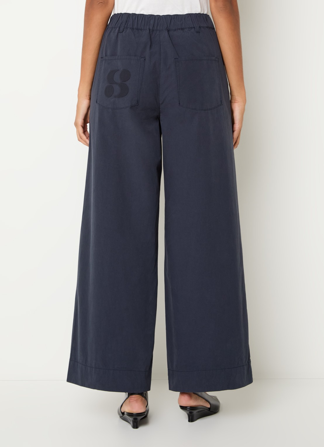 Sofie Schnoor Reine mid waist wide fit chino  - achterkant 3 donkerblauw
