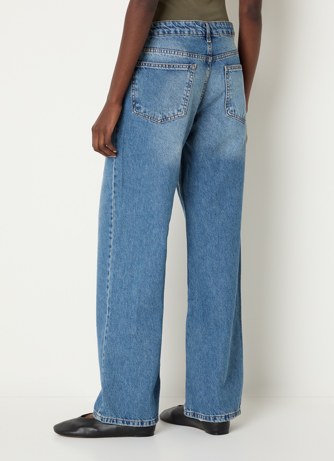 Sofie Schnoor Rios mid waist straight leg jeans met steekzakken - achterkant 5 indigo
