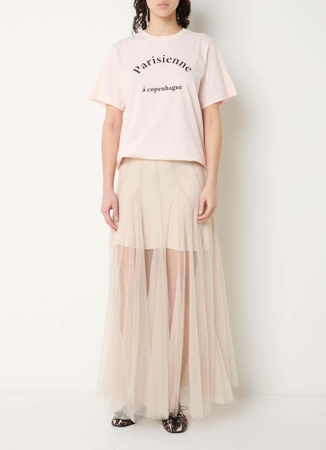 Sofie Schnoor Roasly semi-transparante maxi rok van mesh - voorkant 4 zand