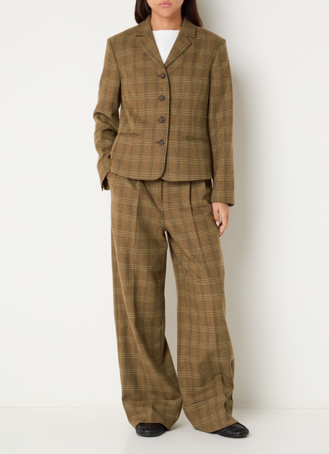 Sofie Schnoor Rosana high waist wide fit pantalon met steekzakken - voorkant 4 bruin