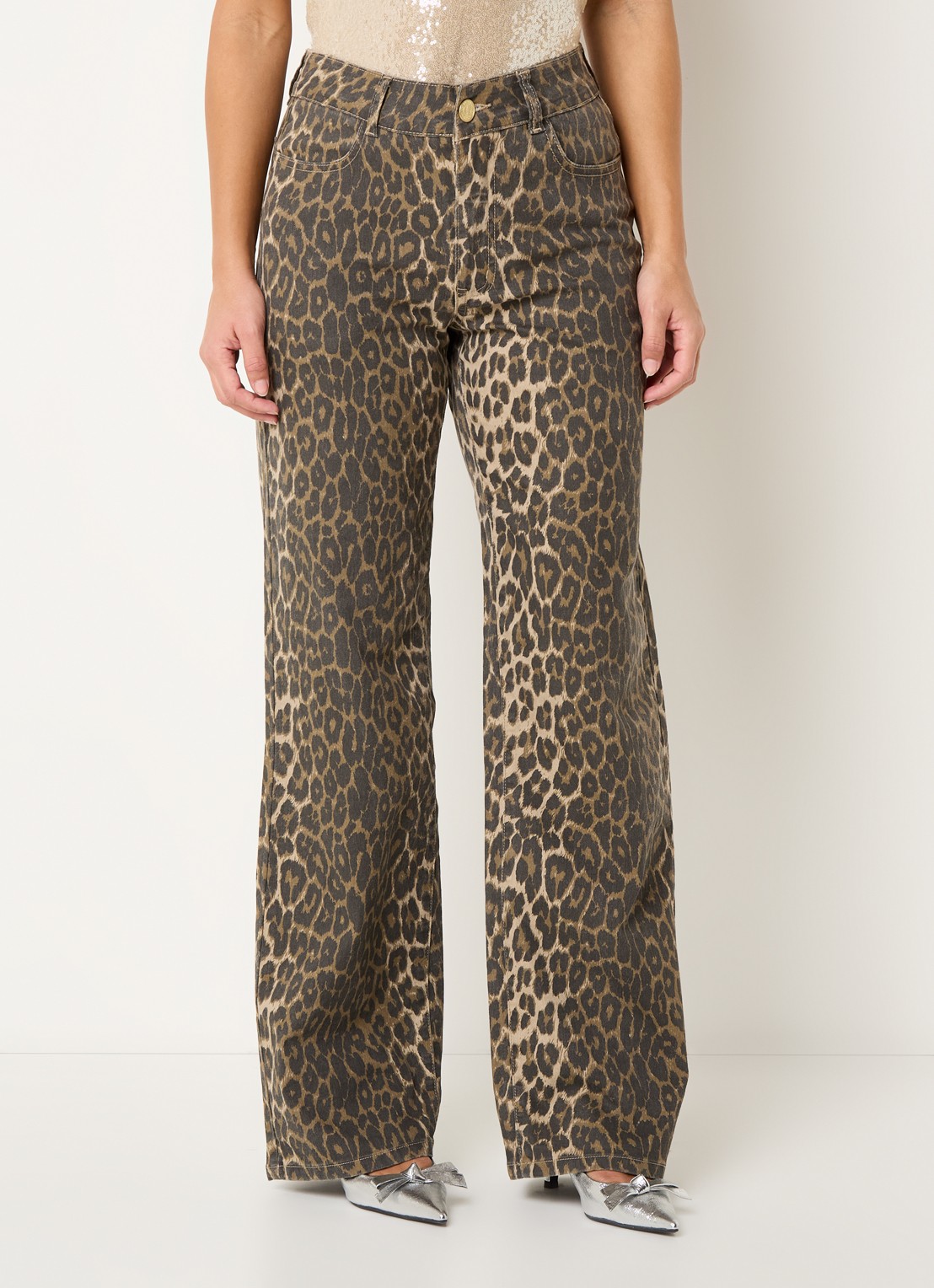Sofie Schnoor Sienna mid waist loose fit jeans met panterprint - detail 3 lichtbruin