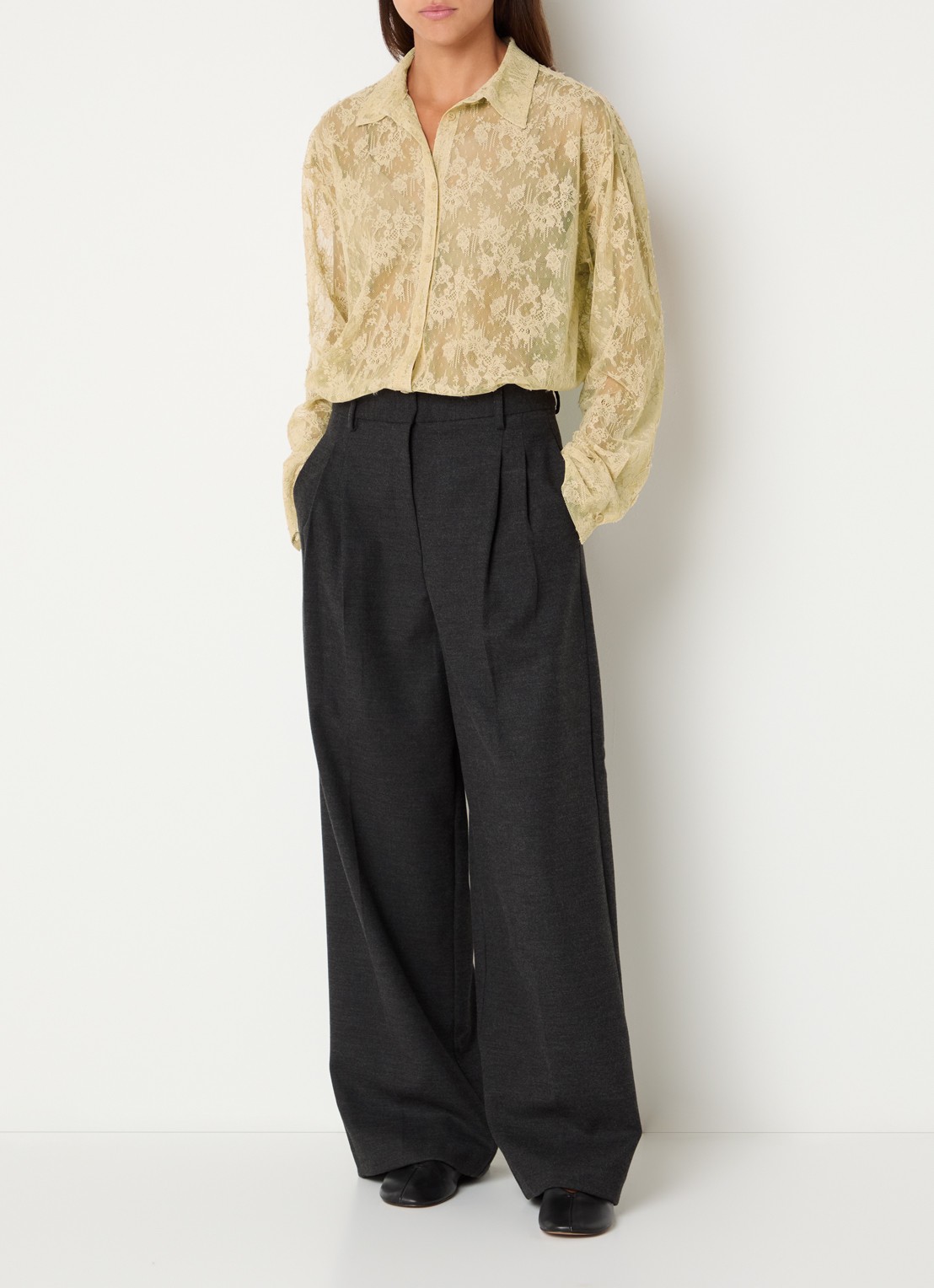 Sofie Schnoor Sylvine semi-transparante oversized blouse - voorkant 2 beige