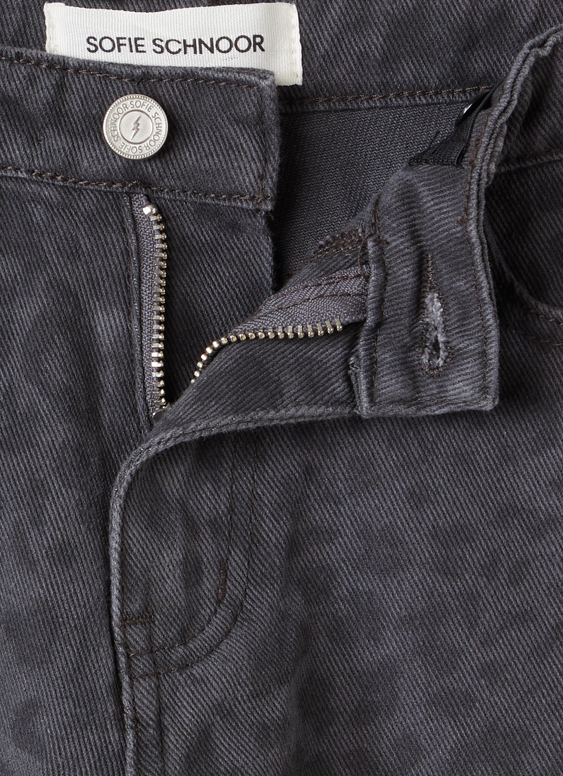 Sofie Schnoor Tokyosy loose fit jeans met panterprint - detail antraciet