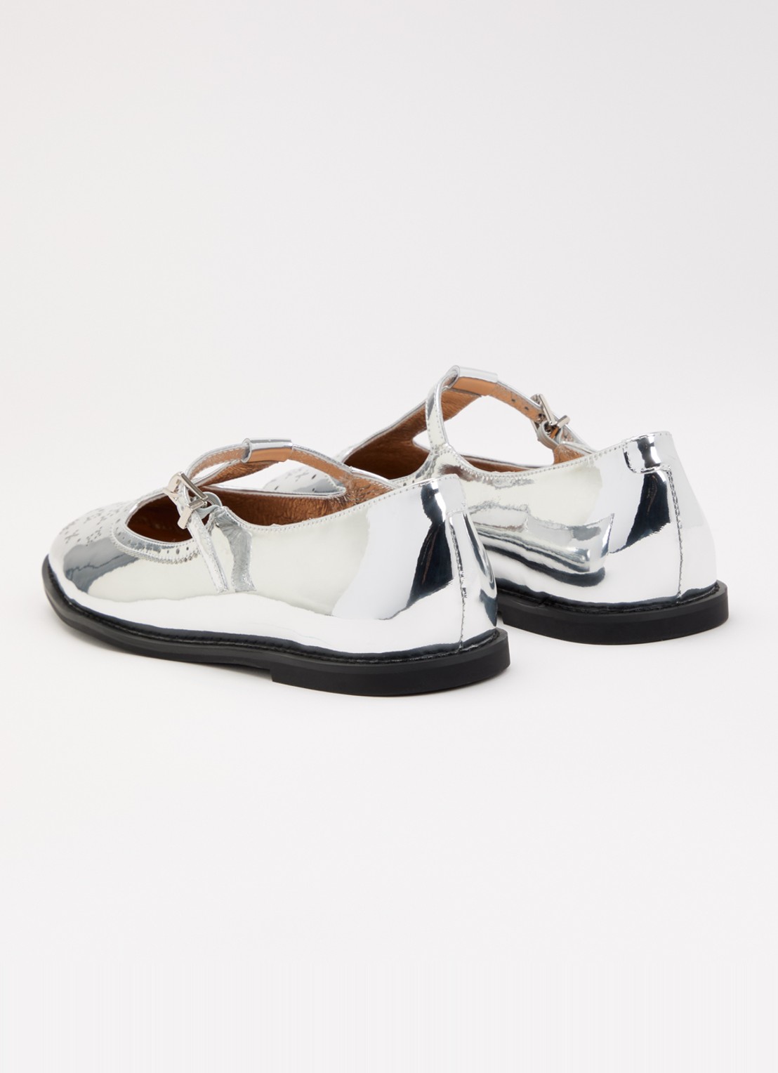 Sofie Schnoor Tora ballerina van leer met metallic finish - achterkant zilver