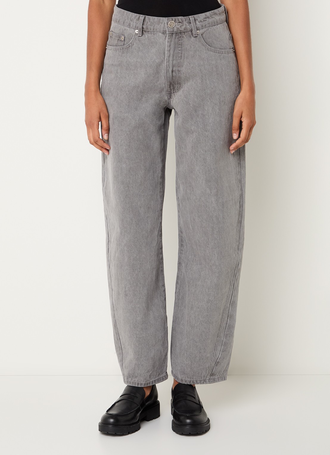Sofie Schnoor Valencia high waist tapered jeans met gekleurde wassing - detail lichtgrijs