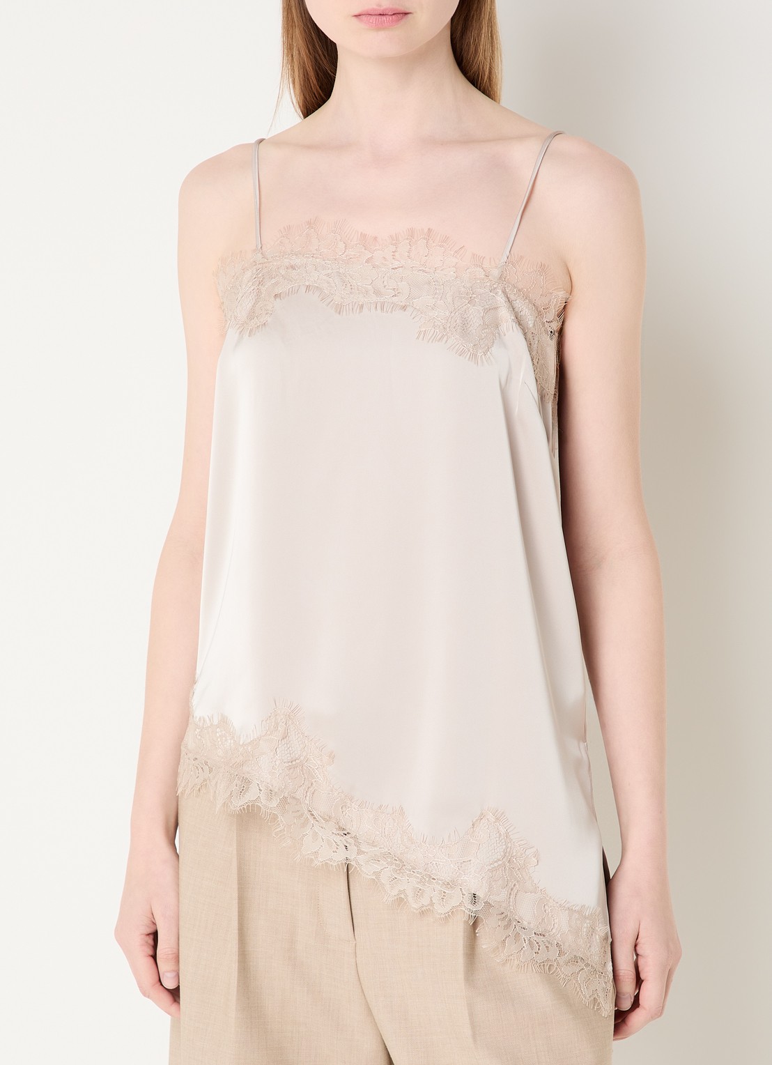 Sofie Schnoor Virasw tanktop van satijn met details van kant - achterkant 4 beige