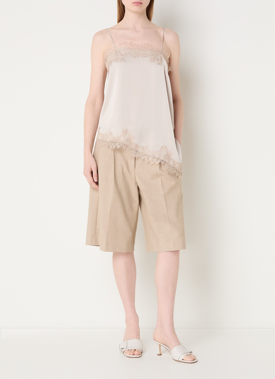 Sofie Schnoor Virasw tanktop van satijn met details van kant - voorkant 3 beige