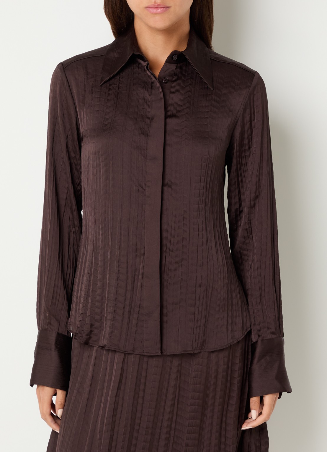 Sofie Schnoor Wildasw blouse met structuur - detail 4 donkerbruin