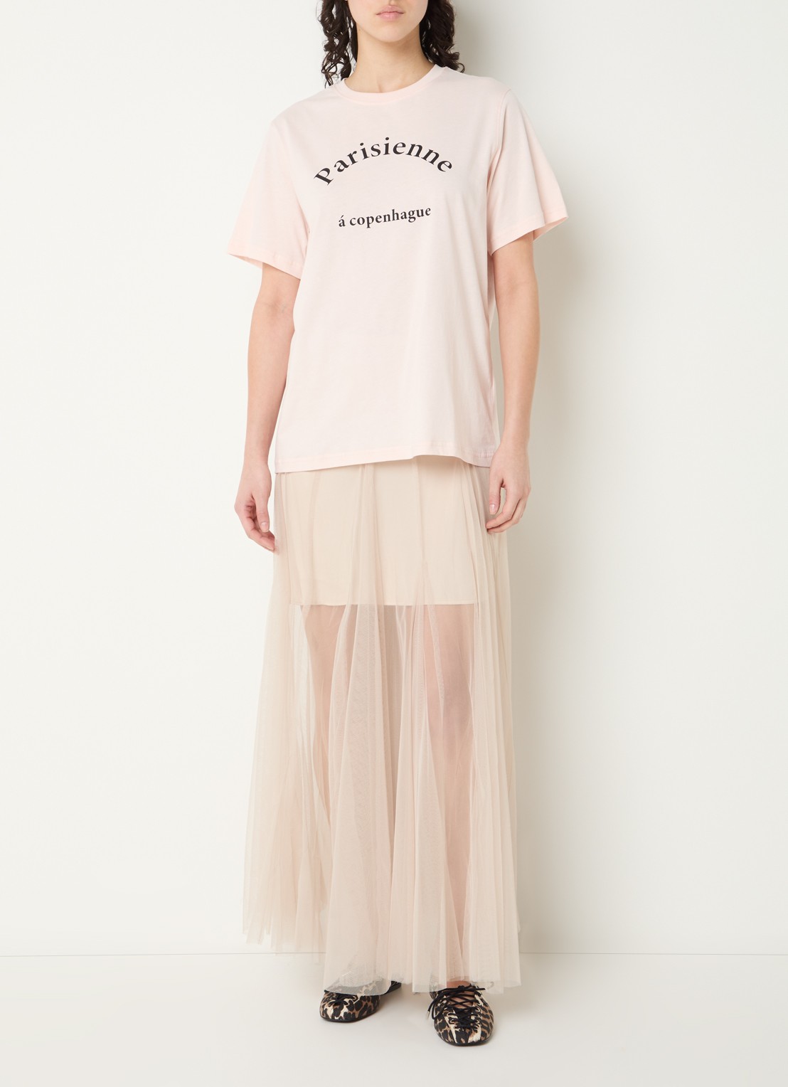 Sofie Schnoor Zena T-shirt met print - voorkant 3 zalmroze