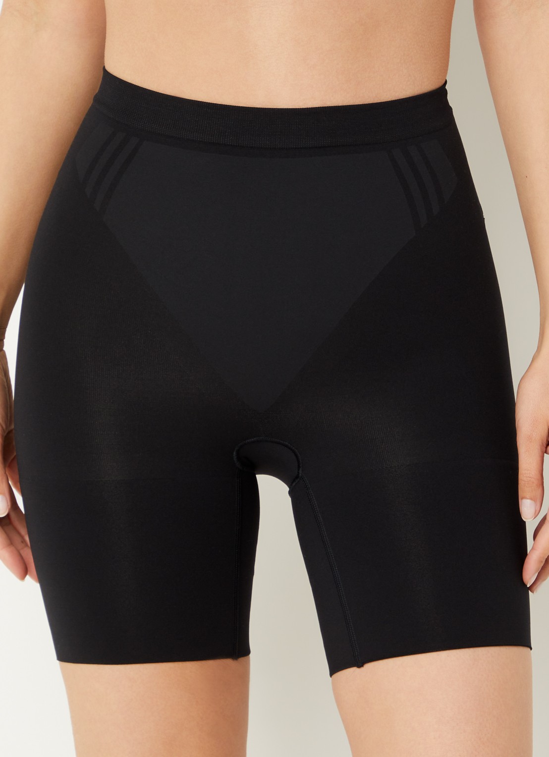 SPANX Configure high waisted corrigerende short - detail zwart