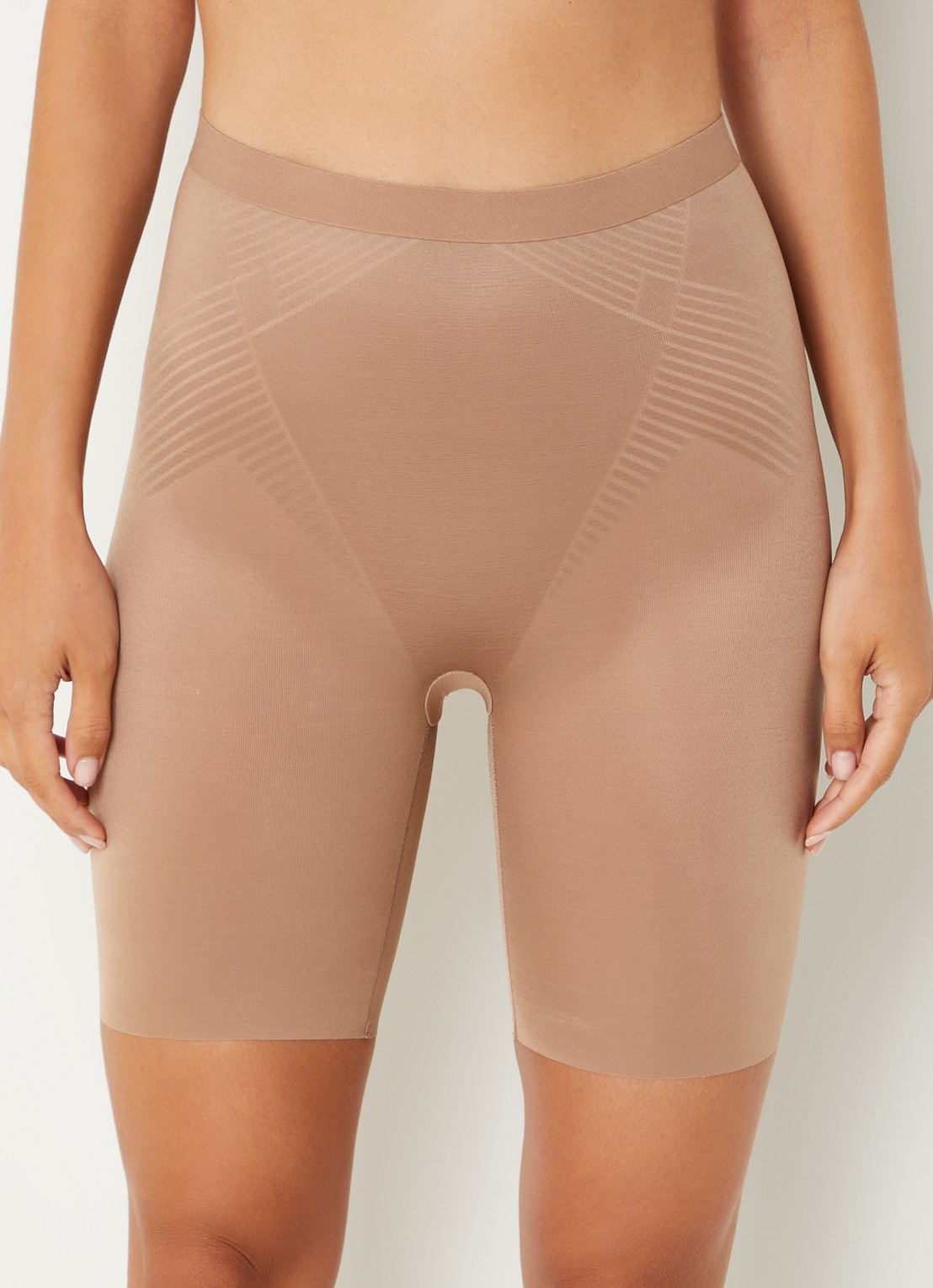 SPANX Invisible corrigerende short met glanzende finish - detail 2 lichtbruin