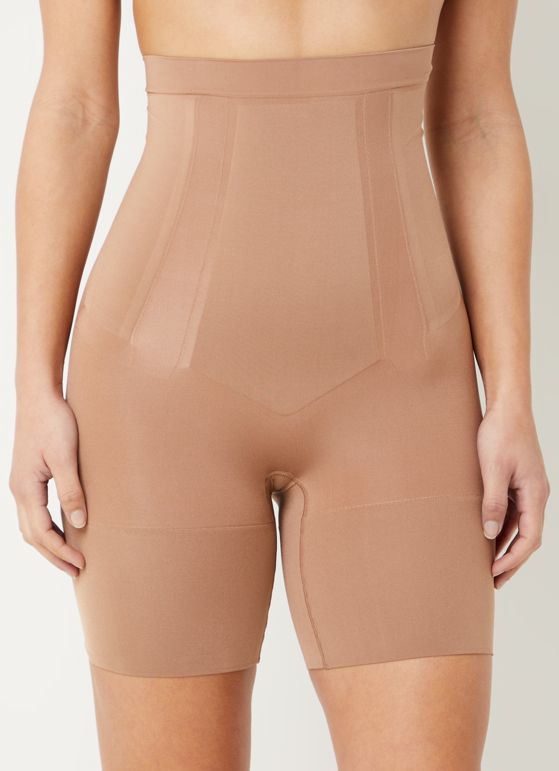 SPANX Oncore high waisted corrigerende short - detail lichtbruin