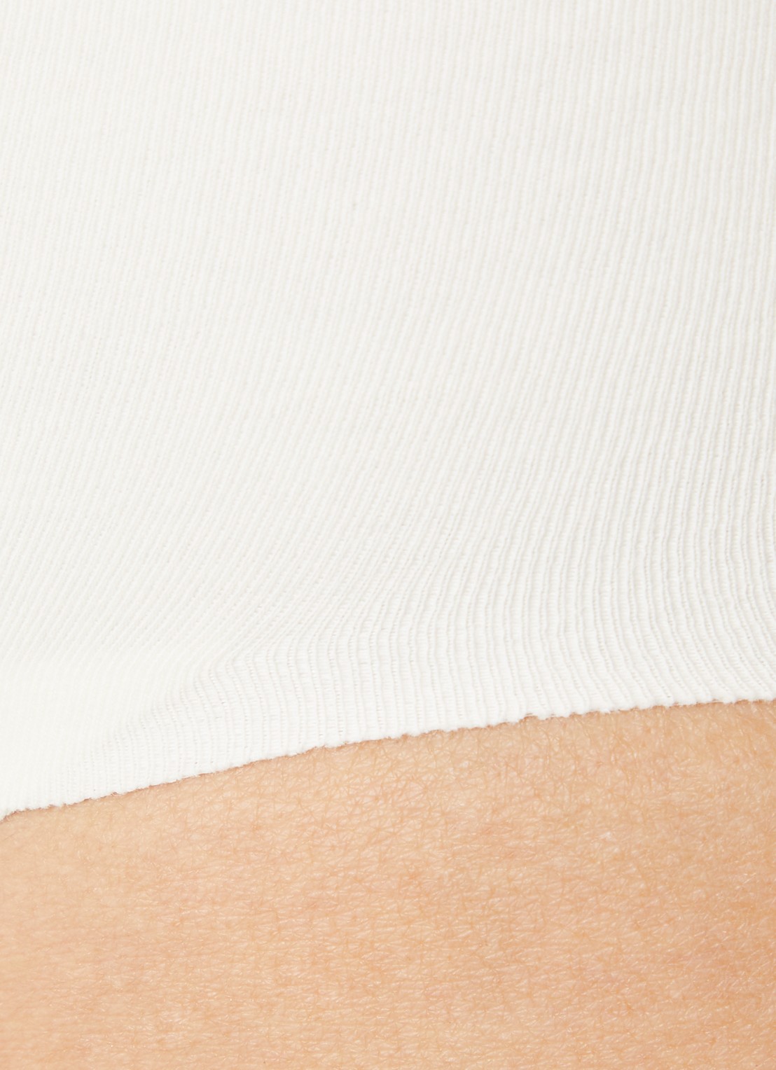 SPANX Undie-tec high waisted corrigerende slip - detail 2 gebroken wit